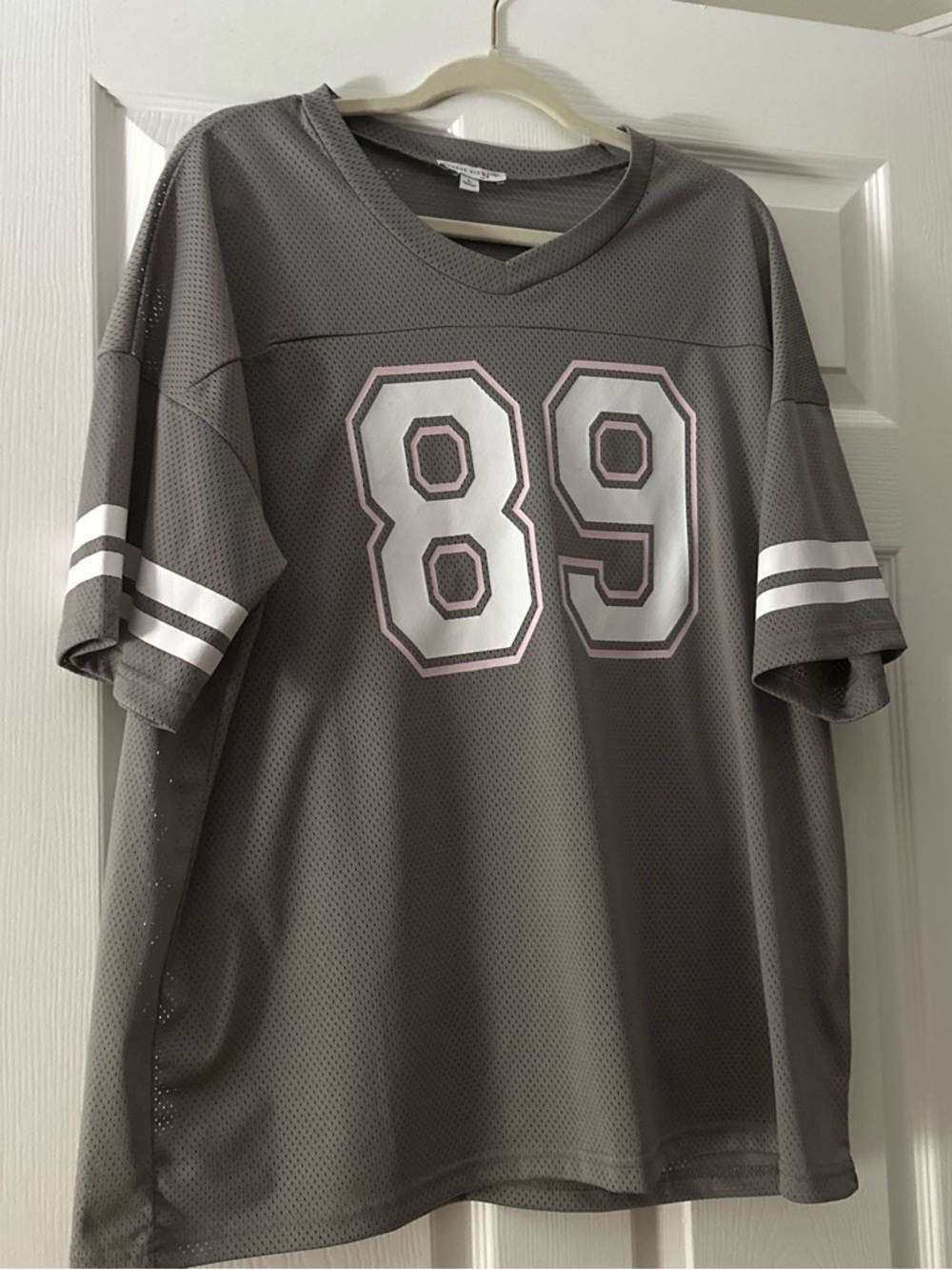 Grey Men's Athletic Jersey with '89' Number Graphic
